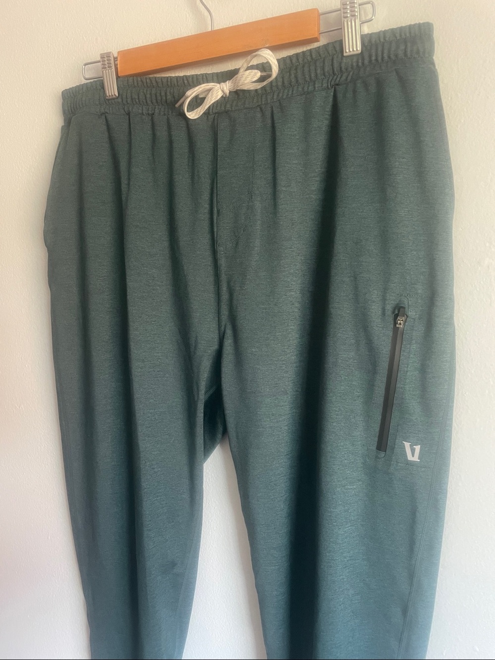 Vuori Men’s Sunday Performance Green Joggers Size XL - Picture 5 of 10